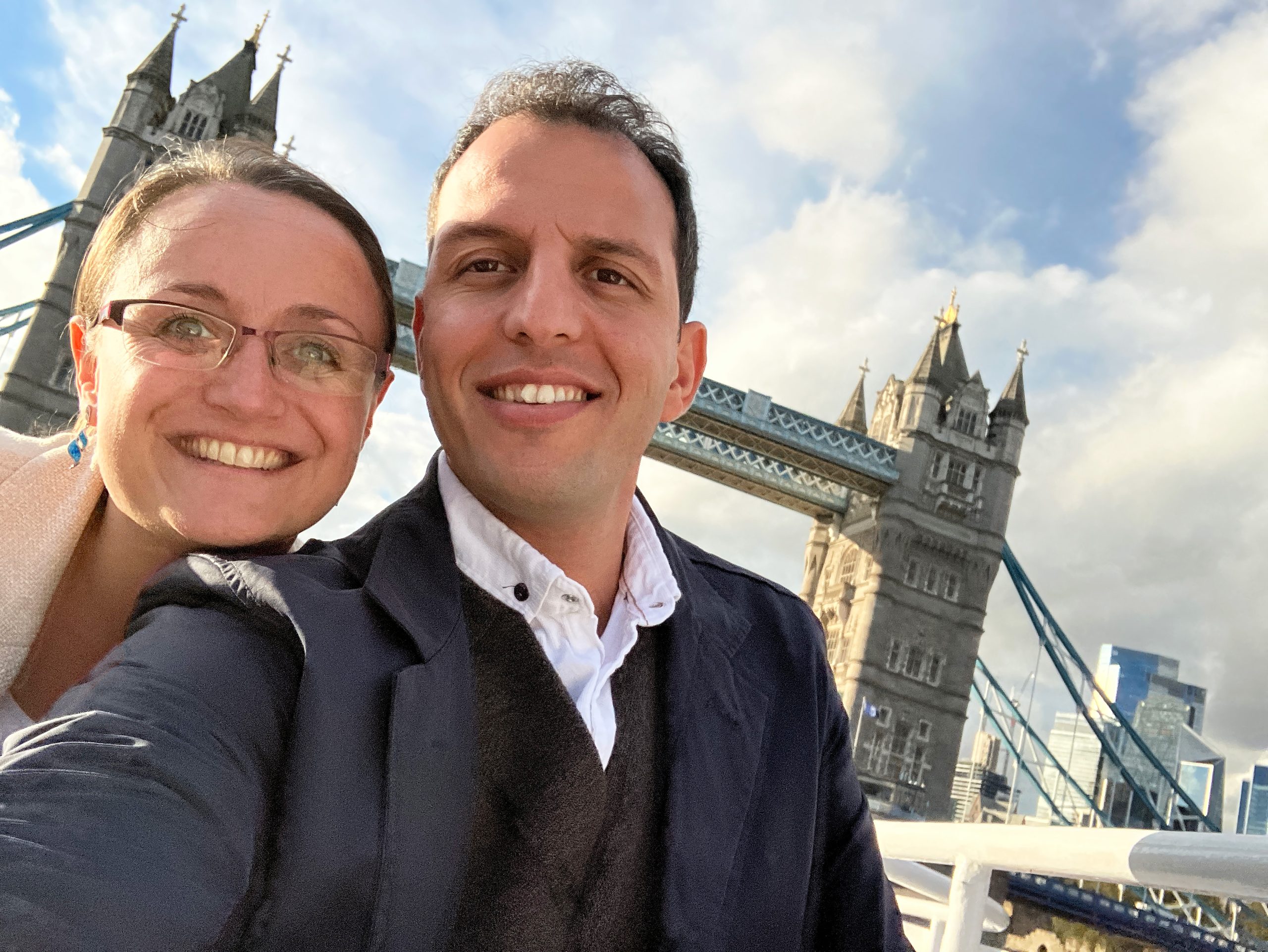Sorg og gleði trúsystur í London